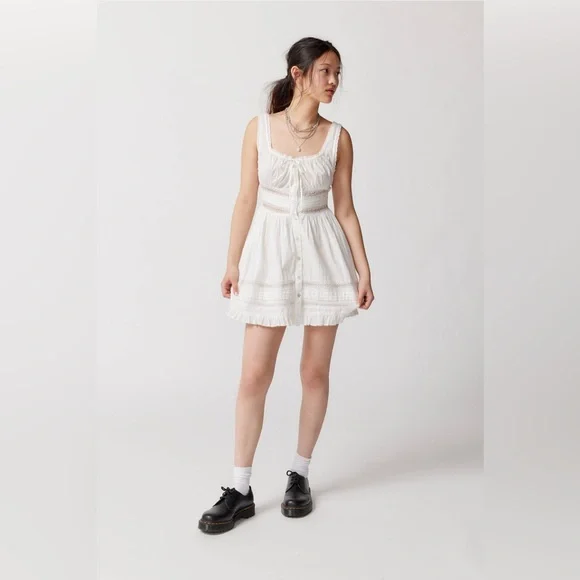 URBAN OUTFITTERS— Angelina Lace-Inset Mini Dress - Picture 9 of 11